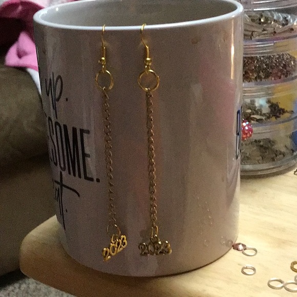 fish hook earwire earrings  2023 on gold metal chain   E200 - Picture 2 of 5